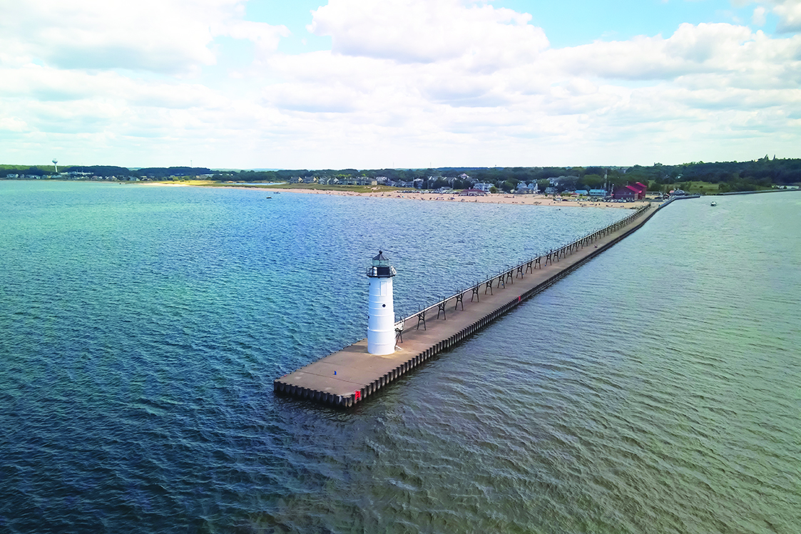 MAP manistee lighthouse (ID 234928013 © Snehitdesign | Dreamstime.com)