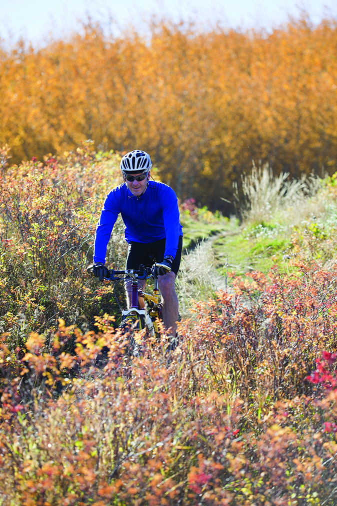 Man mountain biking in autumn. (ID 16610082 © Kevin Lohka | Dreamstime.com)